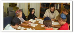 Rabbi Shapiro Teaching the Kids